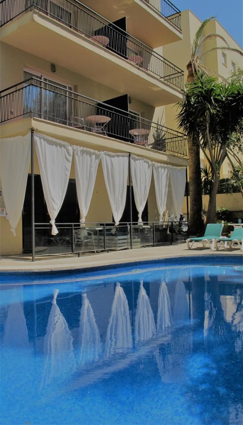 Property building, Swimming pool