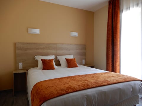 Bed, Balcony/Terrace, Bedroom