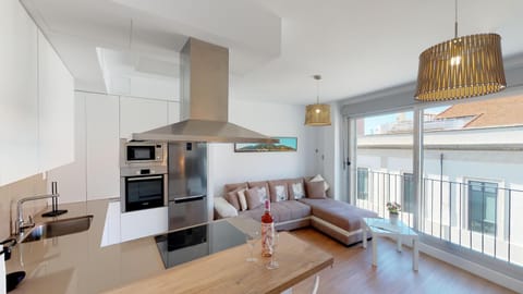 Lounge or bar, stove