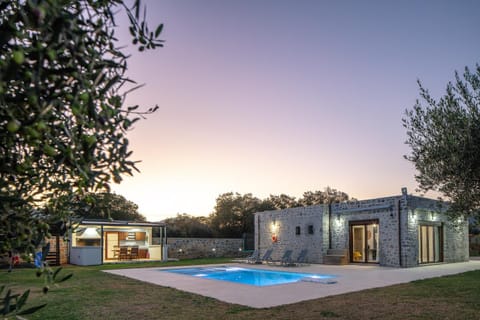 Property building, Pool view, Swimming pool