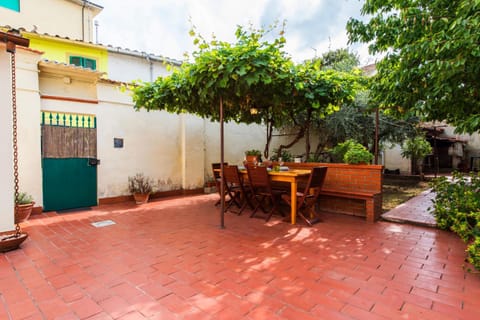 Frugo's House Apartment in Pisa