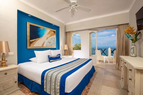 Photo of the whole room, Sea view