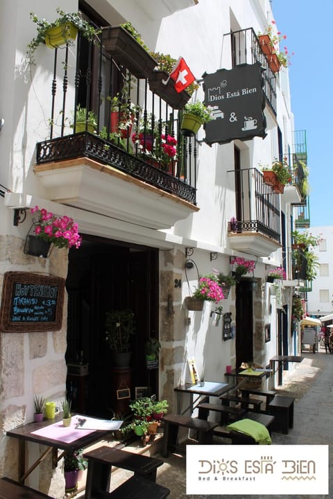 Facade/entrance, Lounge or bar