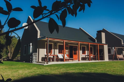 Property building, Facade/entrance, Garden, Garden