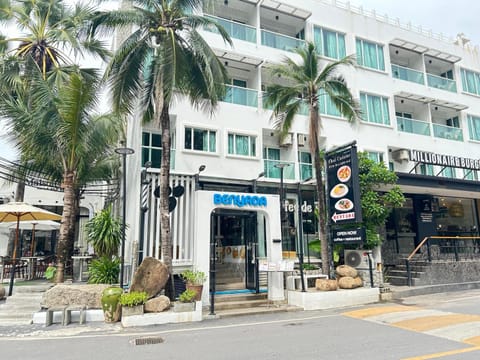 Property building, Day, Neighbourhood, Street view, Location