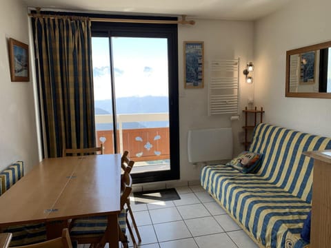 Appartement ensoleillé pour 5 pers, balcon sud, proche remontées et commerces, animaux acceptés - FR-1-405-94 Apartment in Huez