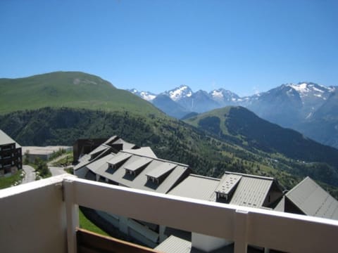 Appartement ensoleillé pour 5 pers, balcon sud, proche remontées et commerces, animaux acceptés - FR-1-405-94 Apartment in Huez