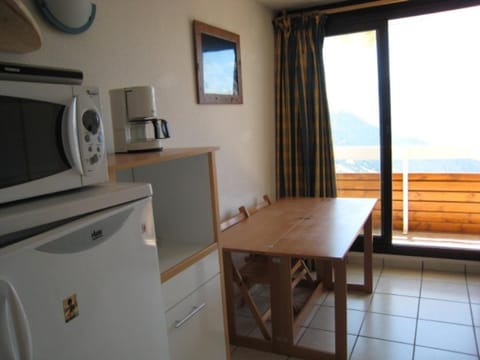 Appartement ensoleillé pour 5 pers, balcon sud, proche remontées et commerces, animaux acceptés - FR-1-405-94 Apartment in Huez