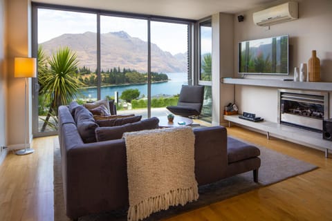 Living room, Lake view, Mountain view, flat iron