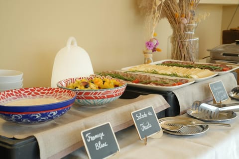 Food and drinks, Buffet breakfast