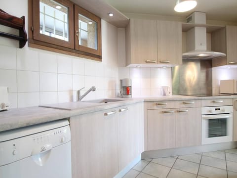 Spacieux Appartement 4 Pièces, 6 Couchages, Proche Pistes et Commerces, La Salle-les-Alpes - FR-1-330F-77 Apartment in Saint-Chaffrey