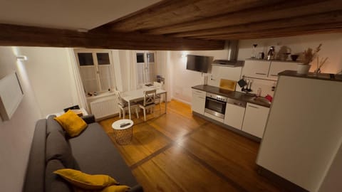 Kitchen or kitchenette, Living room, Seating area, Dining area, dishwasher, oven
