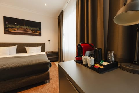 Bed, Coffee/tea facilities, Photo of the whole room