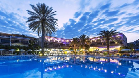 Property building, Swimming pool, Swimming pool