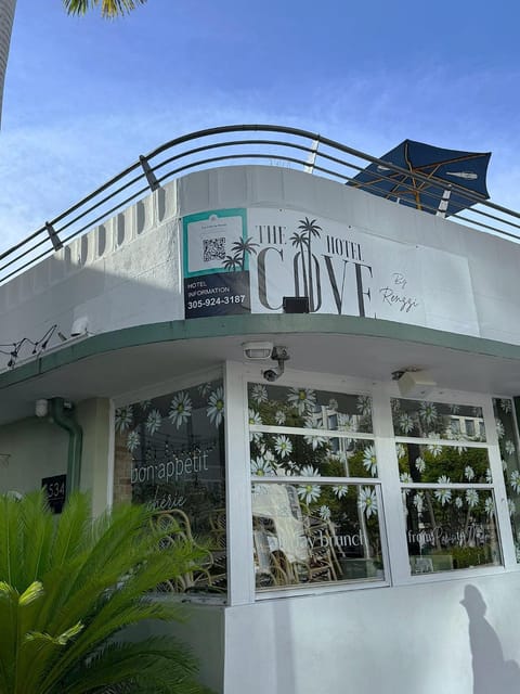 Property building, Day, Property logo or sign, Logo/Certificate/Sign, Street view