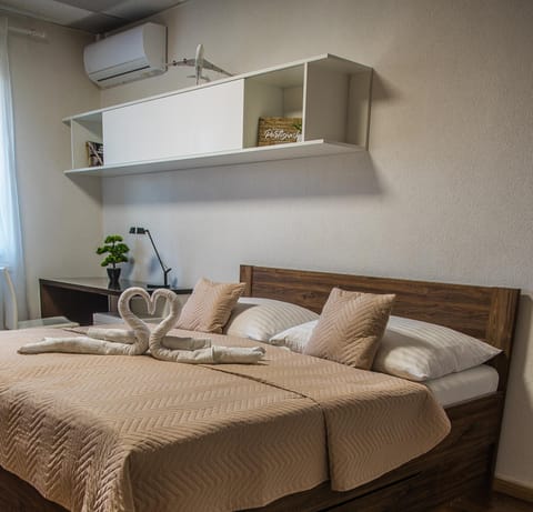 Bed, Photo of the whole room, Bedroom, towels, air conditioner