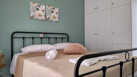 Bed, Decorative detail, Bedroom