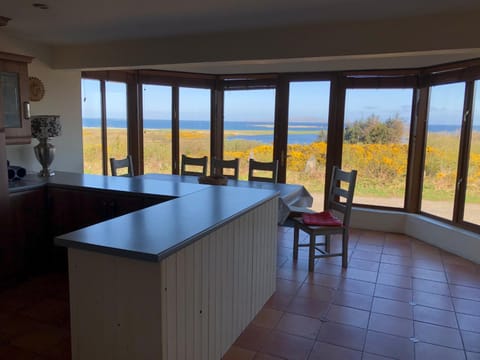 Kitchen or kitchenette, Sea view