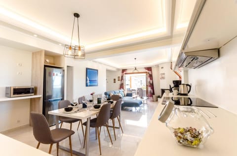 Balcony/Terrace, Kitchen or kitchenette, Dining area