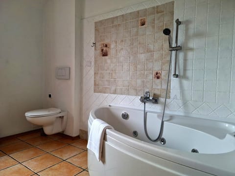 Shower, Bathroom, Bath, towels