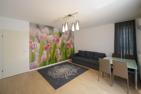 Bed, Living room