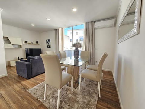 TV and multimedia, Living room, Dining area