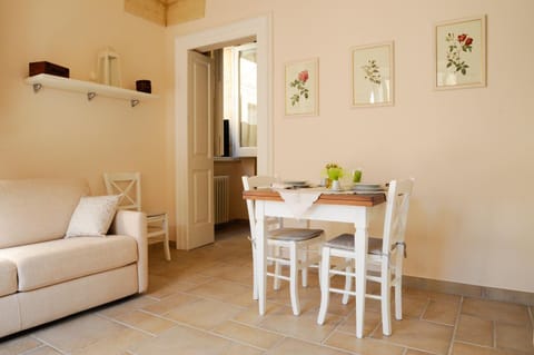 Living room, Photo of the whole room, Seating area, Dining area