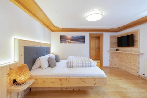 Living room, Photo of the whole room, Bedroom