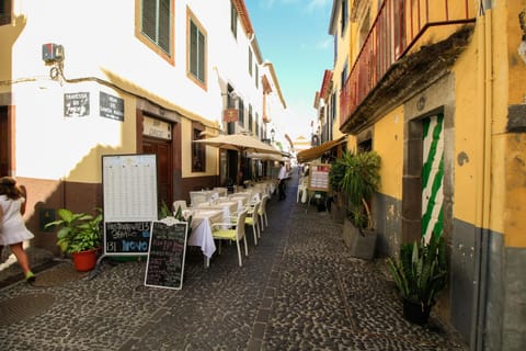 Restaurant/places to eat, Shopping Area