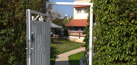 Property building, Facade/entrance, Garden, Garden, Garden view, Garden view