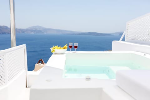 Hot Tub, Balcony/Terrace, Landmark view, Sea view