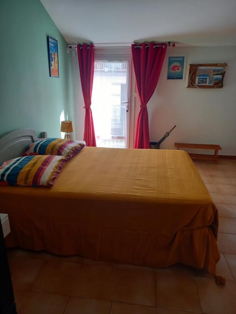 Facade/entrance, Bed