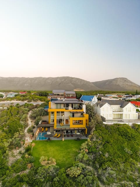 Property building, Balcony/Terrace