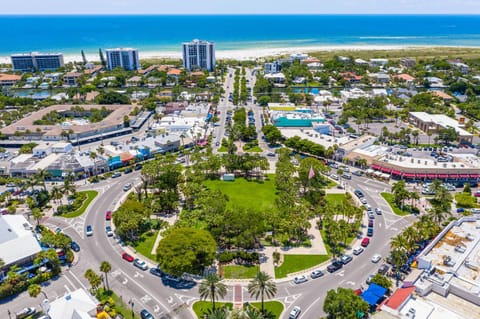 Kingston Arms, 2nd Floor, Walk to Beach House in Saint Armands Key