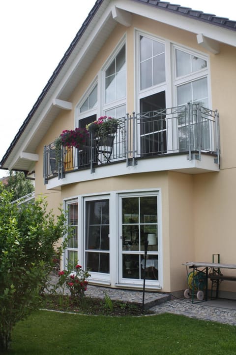 Facade/entrance, Balcony/Terrace