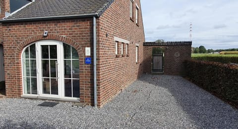 Property building, Facade/entrance, Parking