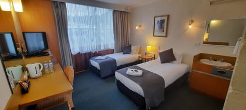Mt Lyell Motor Inn - By Orangepete Motel in Queenstown