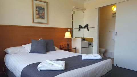 Mt Lyell Motor Inn - By Orangepete Motel in Queenstown