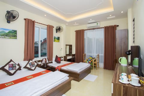 Bed, Photo of the whole room, Decorative detail, Bedroom, City view, Garden view, Garden view, Landmark view, Mountain view, group of guests, Quiet street view