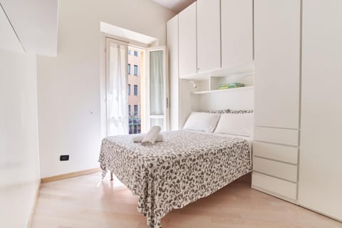 Bed, View (from property/room), Bedroom, Inner courtyard view, safe, wardrobe