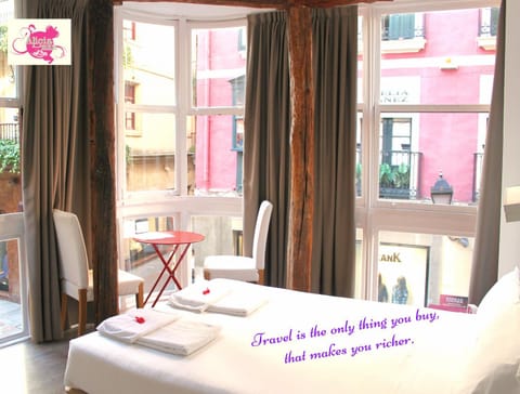 Day, Photo of the whole room, Landmark view