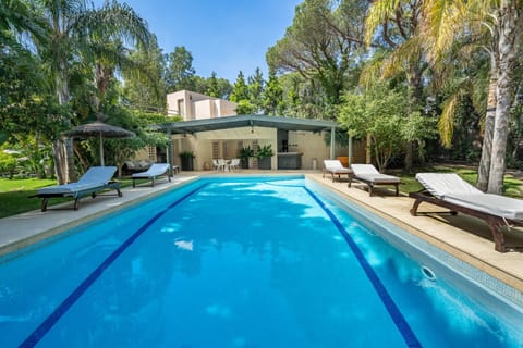 Garden view, Pool view, Swimming pool, sunbed