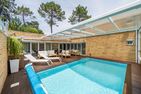 Pool view, Swimming pool, sunbed