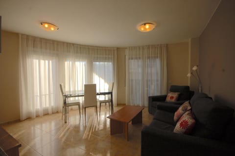 Seating area, Dining area