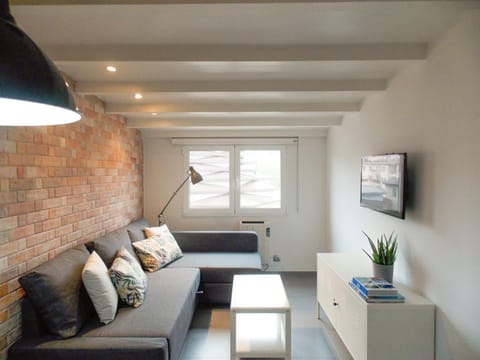 Living room, Photo of the whole room