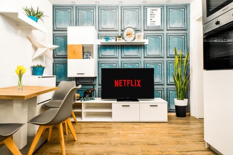 TV and multimedia, Living room, Decorative detail, Dining area