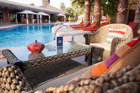 Property building, Restaurant/places to eat, Swimming pool, Breakfast, Buffet breakfast, Parking