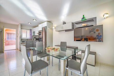 TV and multimedia, Kitchen or kitchenette, Dining area