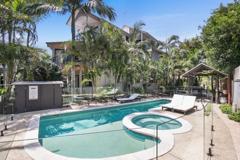 Property building, Day, Pool view, Swimming pool
