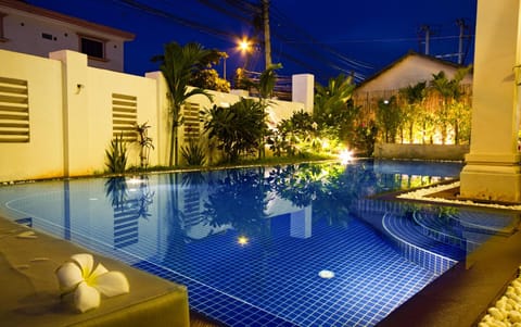 Swimming pool, Swimming pool